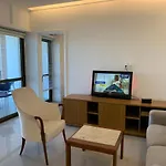 Flat com 65 metros; sala; duas suítes; cozinha Recém-reformado