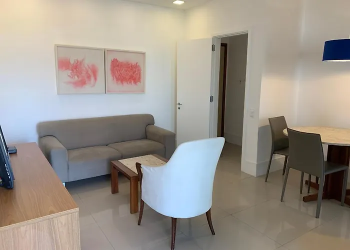 Flat com 65 metros; sala; duas suítes; cozinha Recém-reformado